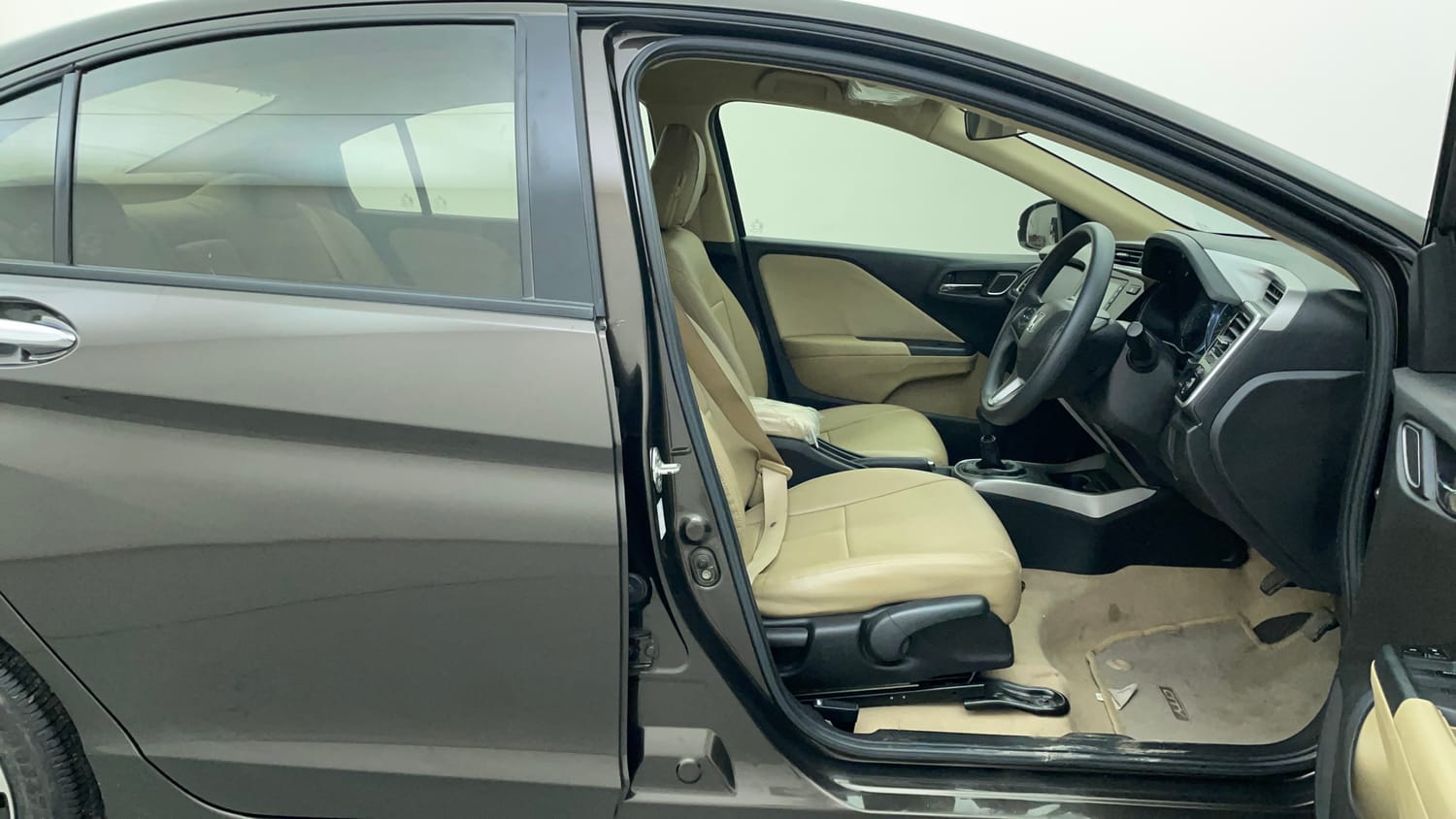Used 2022 Honda City 4th Generation V Petrol Petrol Manual interior RIGHT SIDE FRONT DOOR CABIN VIEW