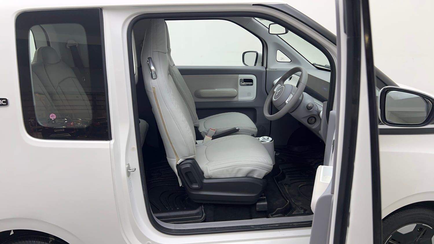 Used 2024 MG Motors Comet EV Excite FC Electric Automatic interior RIGHT SIDE FRONT DOOR CABIN VIEW