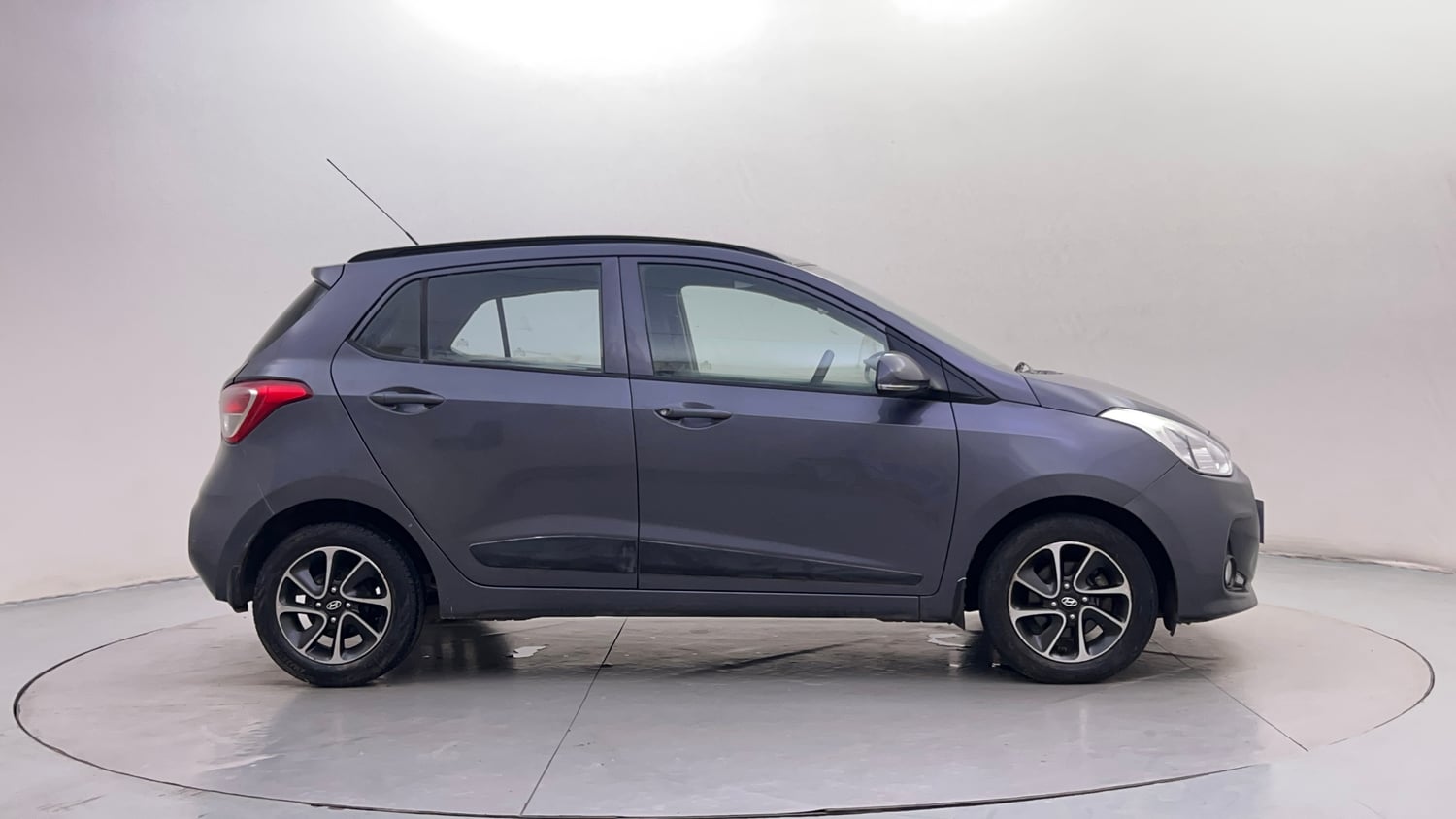 Used 2017 Hyundai Grand i10 Sportz (O) AT 1.2 Kappa VTVT Petrol Automatic exterior RIGHT SIDE VIEW
