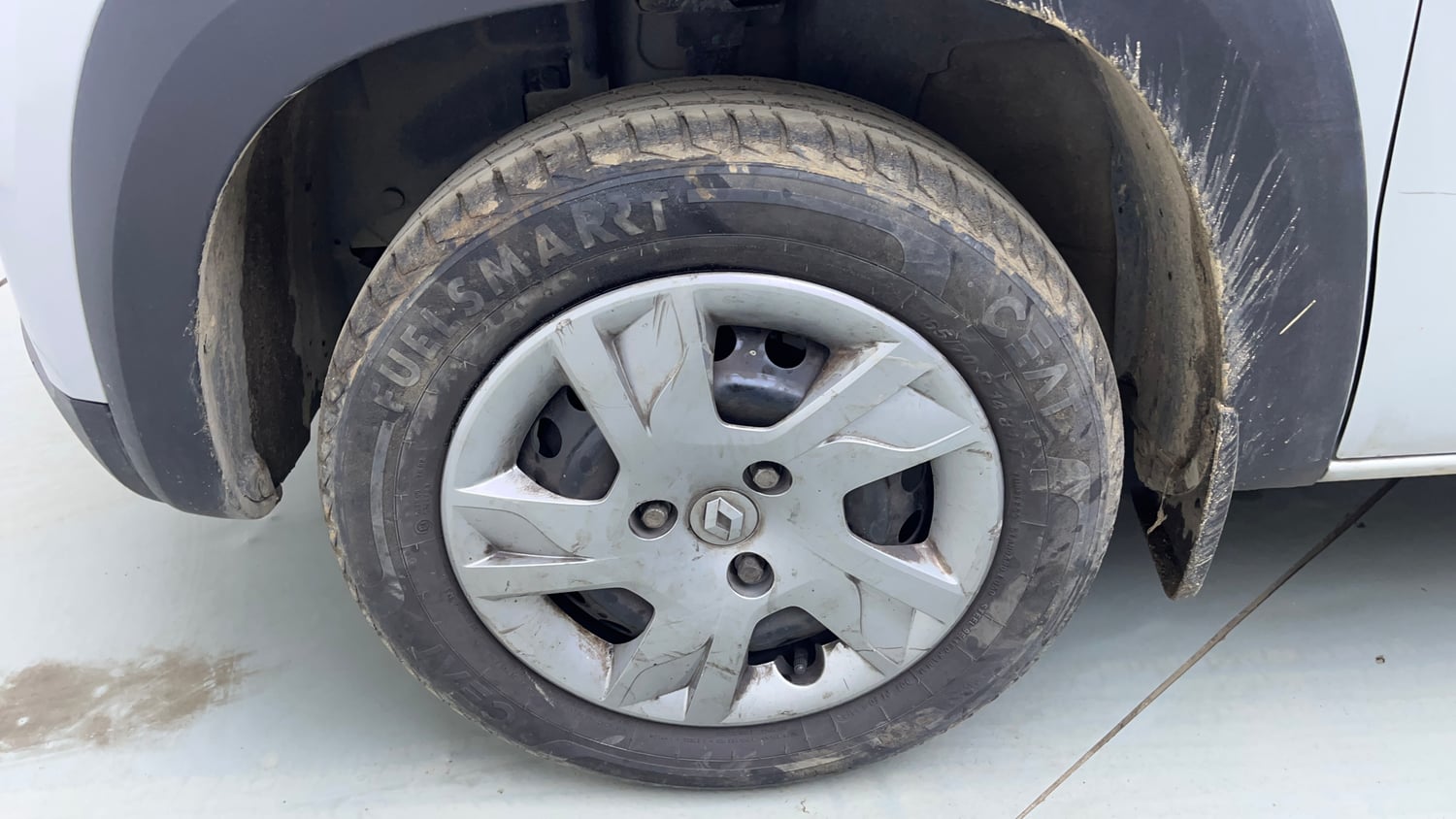 Used 2021 Renault Kwid RXT 1.0 Opt Petrol Manual tyres LEFT FRONT TYRE RIM VIEW