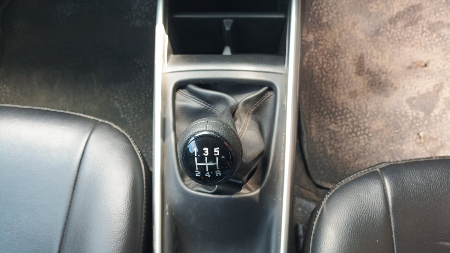 Used 2017 Maruti Suzuki Baleno Delta 1.2 Petrol Manual interior GEAR  KNOB VIEW