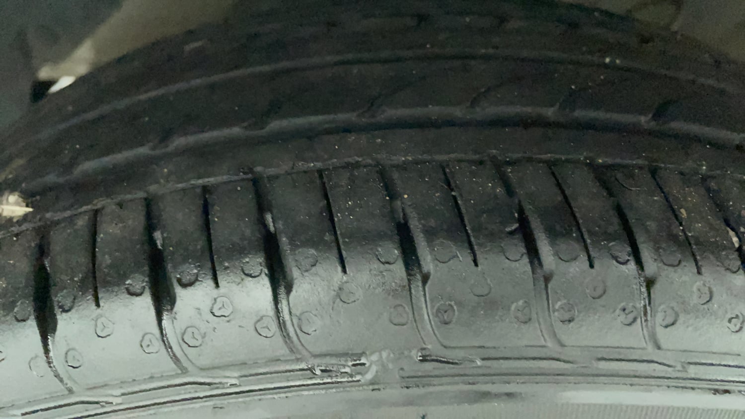Used 2024 Hyundai Aura SX 1.2 (O) Petrol Petrol Manual tyres LEFT FRONT TYRE TREAD VIEW