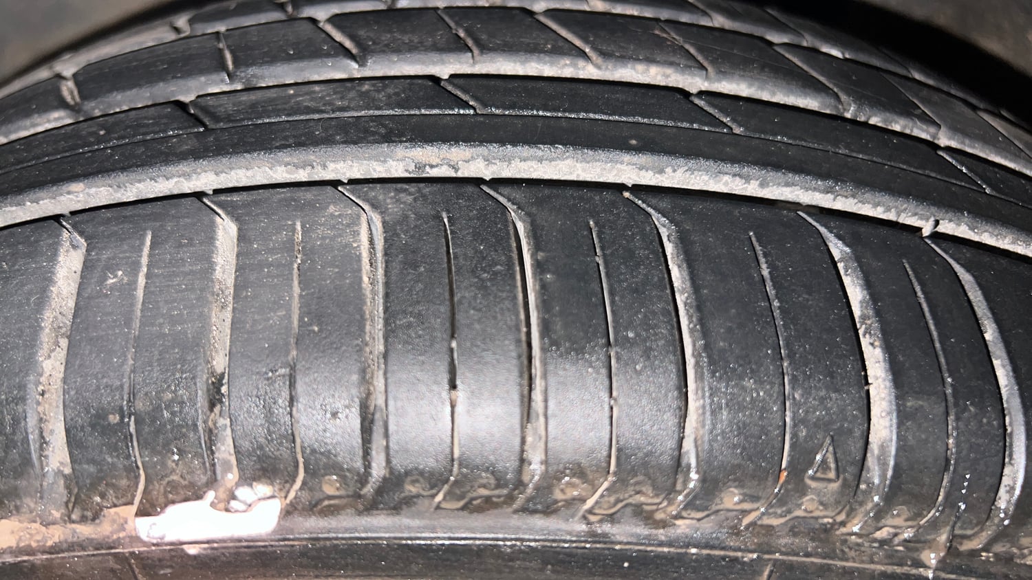 Used 2022 Renault Triber RXZ EASY-R AMT Petrol Automatic tyres LEFT FRONT TYRE TREAD VIEW