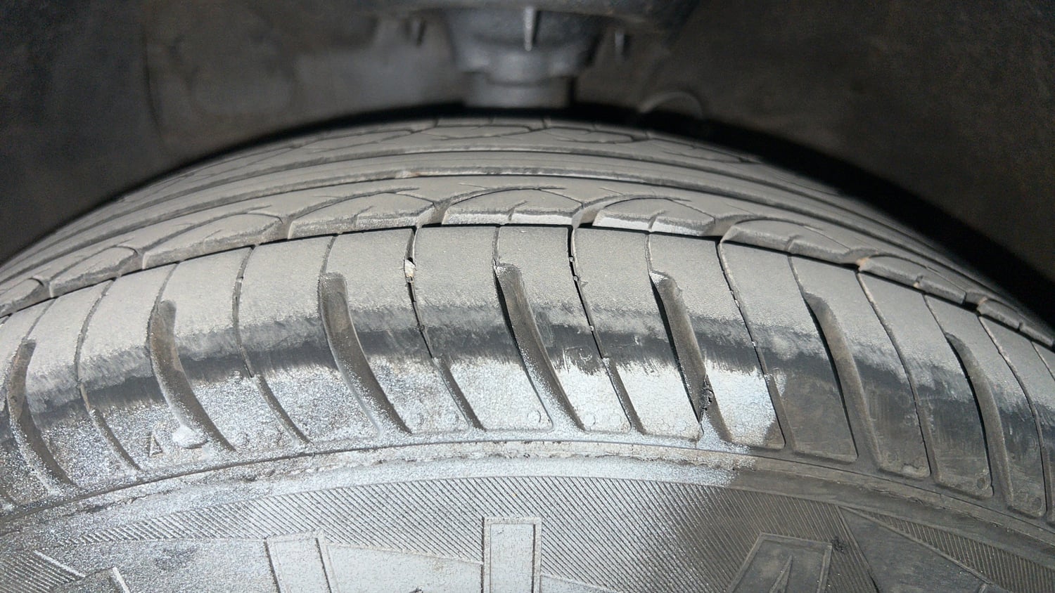 Used 2018 Hyundai Elite i20 Sportz 1.2 Petrol Manual tyres LEFT FRONT TYRE TREAD VIEW
