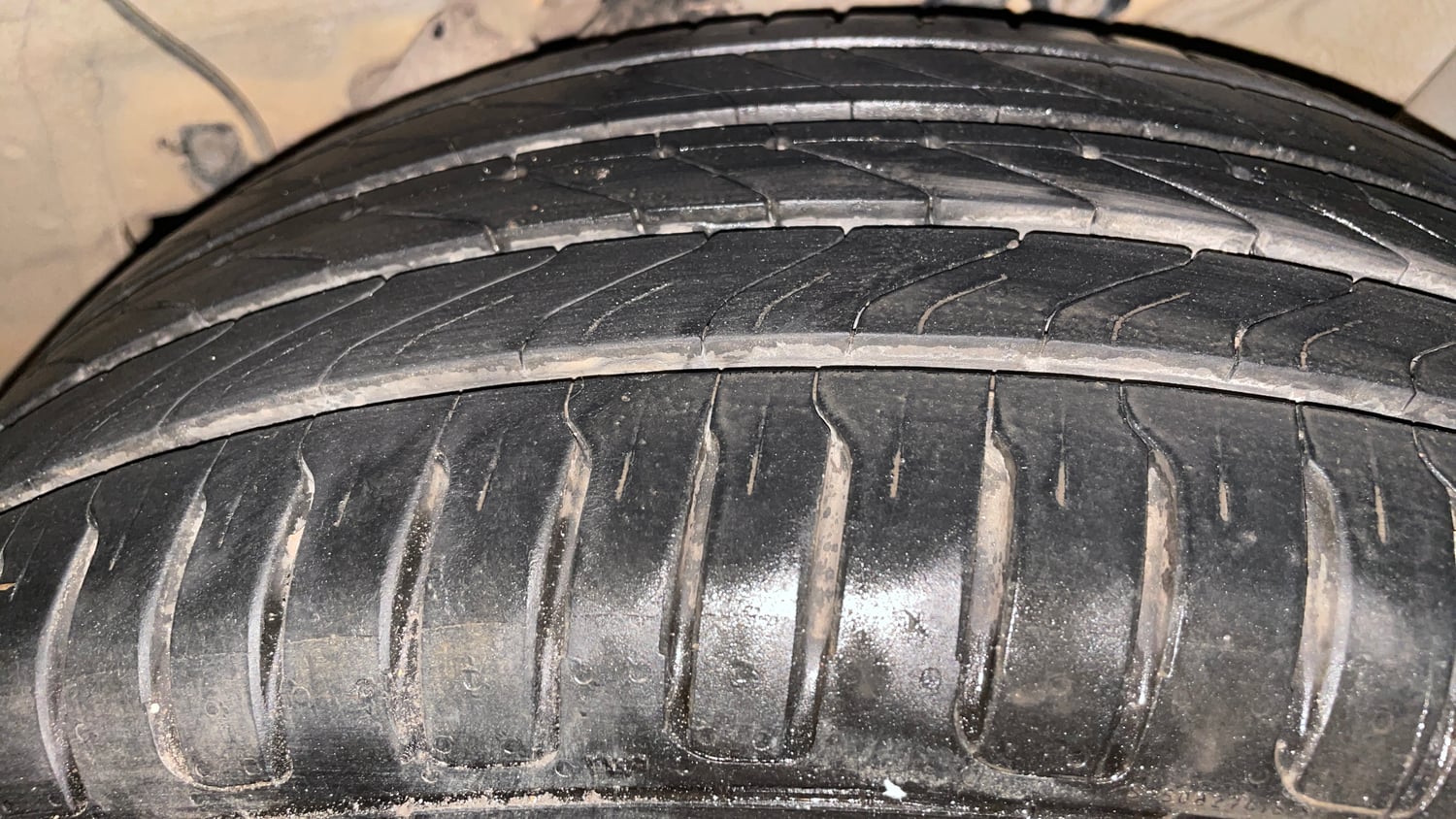 Used 2019 Hyundai Venue SX Plus 1.0 Turbo DCT Petrol Automatic tyres LEFT REAR TYRE TREAD VIEW