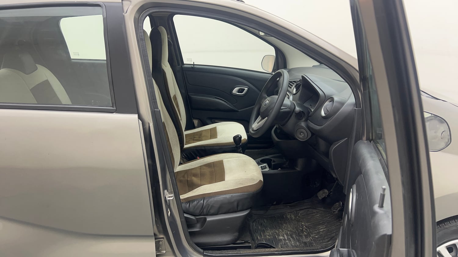 Used 2018 Datsun Redi-GO T (O) Petrol Manual interior RIGHT SIDE FRONT DOOR CABIN VIEW