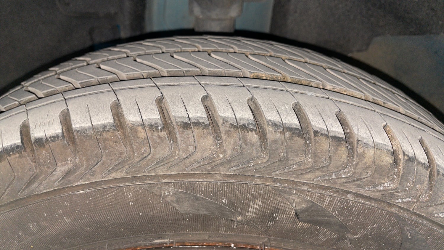 Used 2021 Renault Kwid CLIMBER 1.0 AMT Opt Petrol Automatic tyres LEFT FRONT TYRE TREAD VIEW