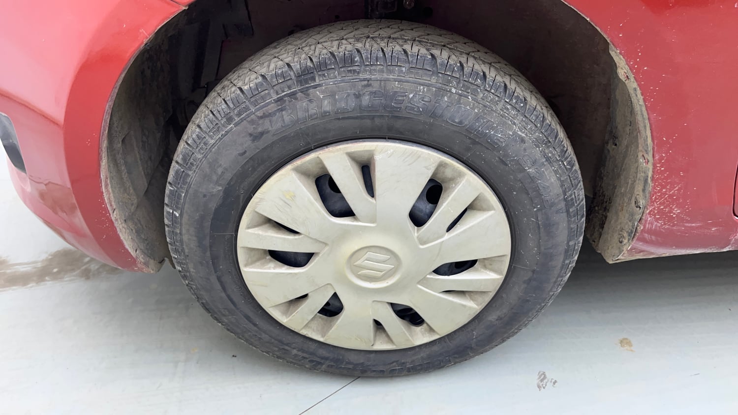 Used 2011 Maruti Suzuki Swift VXi Petrol Manual tyres LEFT FRONT TYRE RIM VIEW