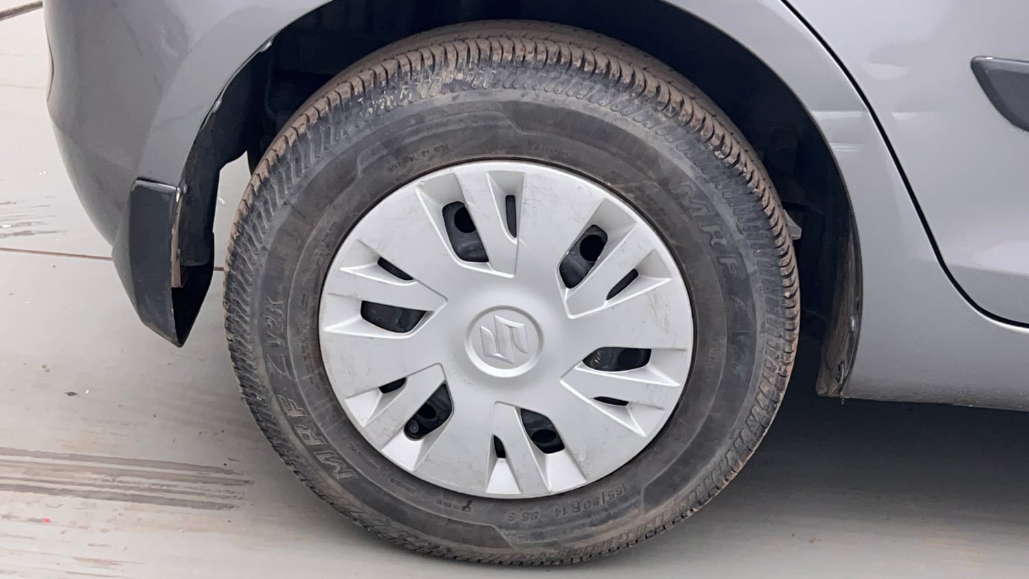 Used 2012 Maruti Suzuki Swift VXi Petrol Manual tyres RIGHT REAR TYRE RIM VIEW