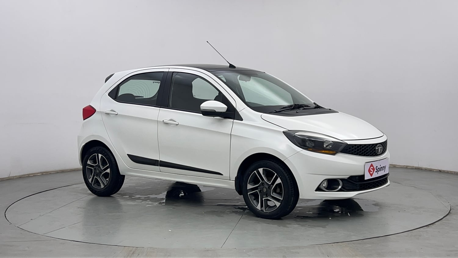 Used 2019 Tata Tiago Revotron XZ Plus Petrol Manual exterior RIGHT FRONT CORNER VIEW