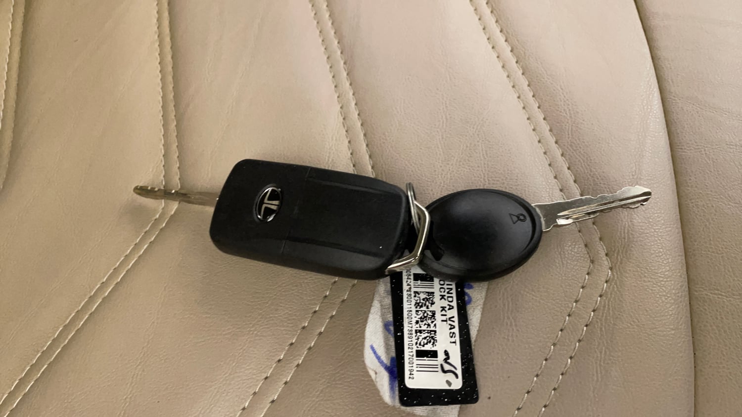 Used 2017 Tata Tiago Revotron XZA Petrol Automatic extra CAR KEY VIEW