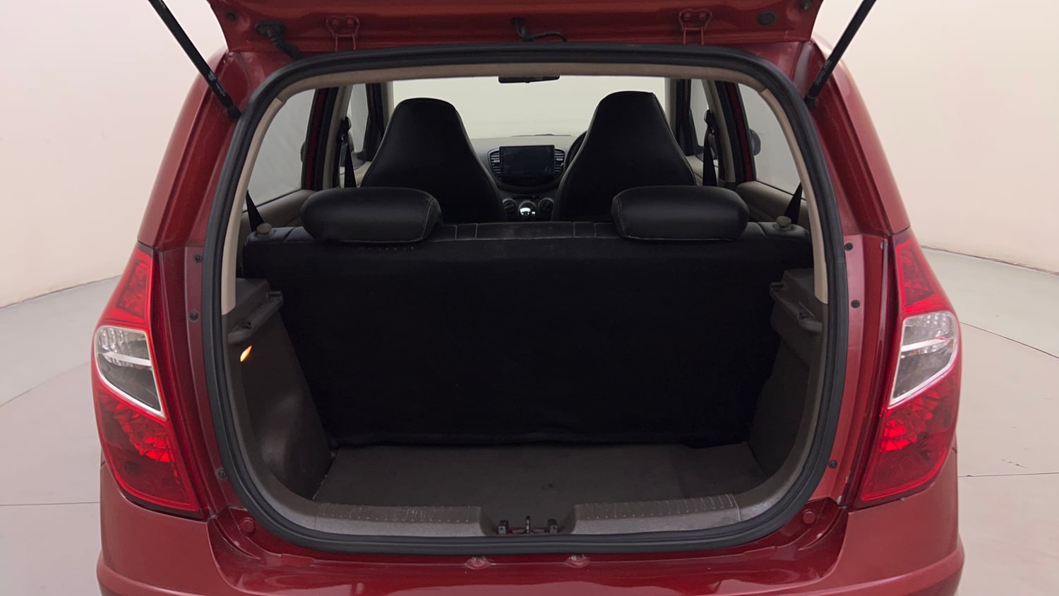 Used 2013 Hyundai i10 Sportz 1.2 AT Kappa2 Petrol Automatic interior DICKY INSIDE VIEW