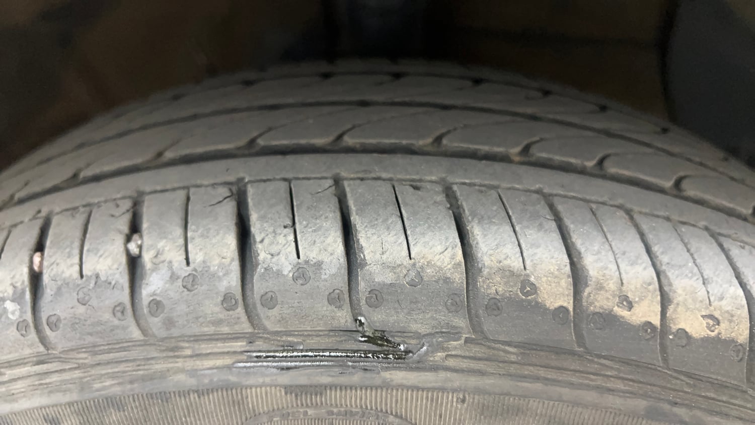 Used 2024 Hyundai Aura SX 1.2 CNG Cng Manual tyres RIGHT FRONT TYRE TREAD VIEW