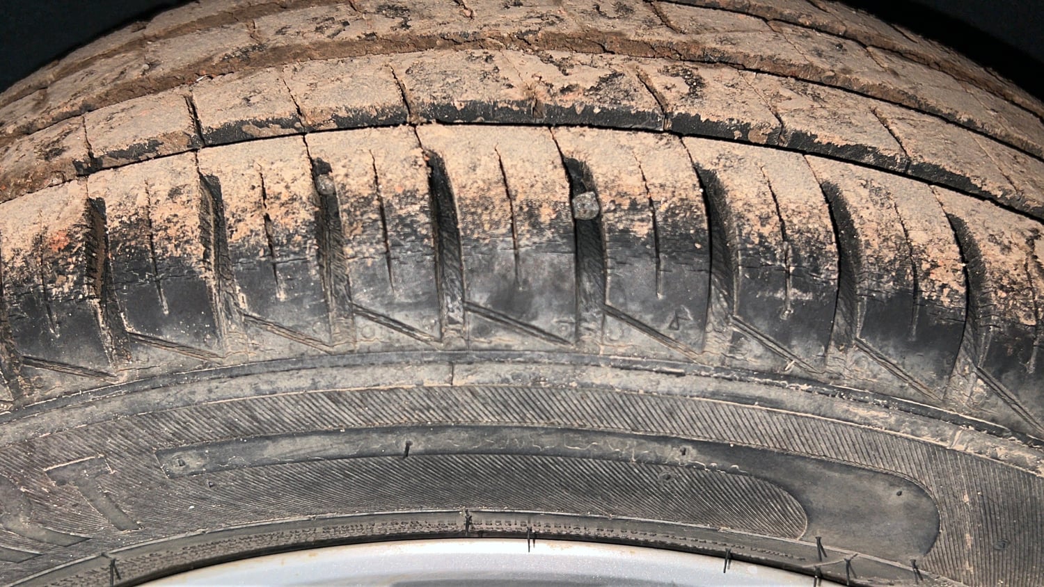 Used 2022 Renault Kwid RXT 1.0 AMT Petrol Automatic tyres LEFT REAR TYRE TREAD VIEW