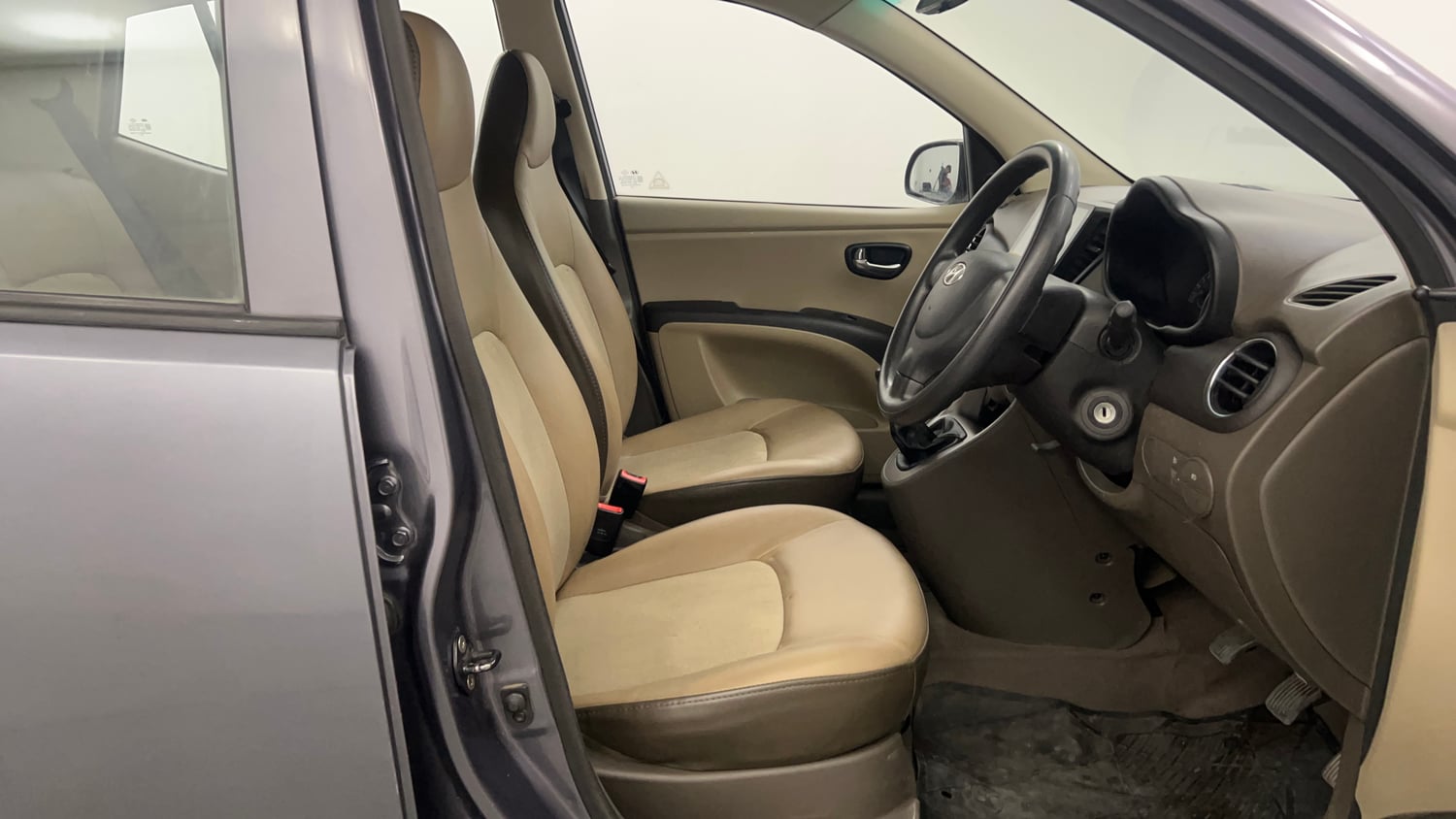Used 2014 Hyundai i10 Sportz 1.1 iRDE2 Petrol Manual interior RIGHT SIDE FRONT DOOR CABIN VIEW