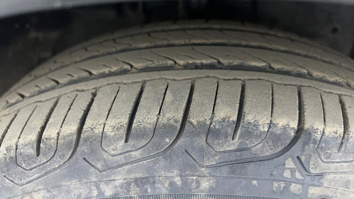 Used 2017 Ford Figo Aspire Titanium 1.2 Ti-VCT Petrol Manual tyres RIGHT FRONT TYRE TREAD VIEW
