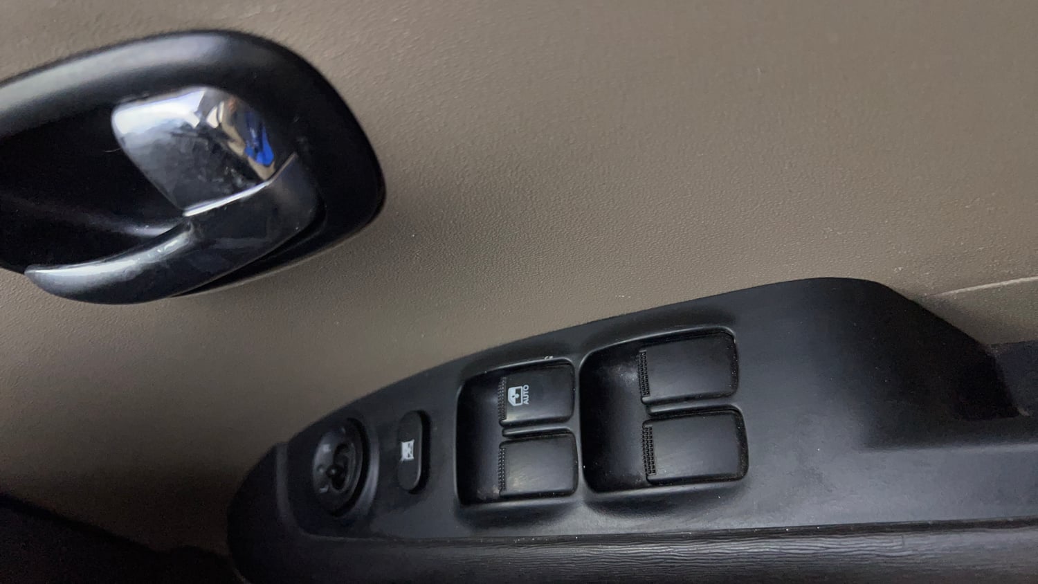 Used 2013 Hyundai i10 Magna 1.2 Kappa2 Petrol Manual top_features Power windows