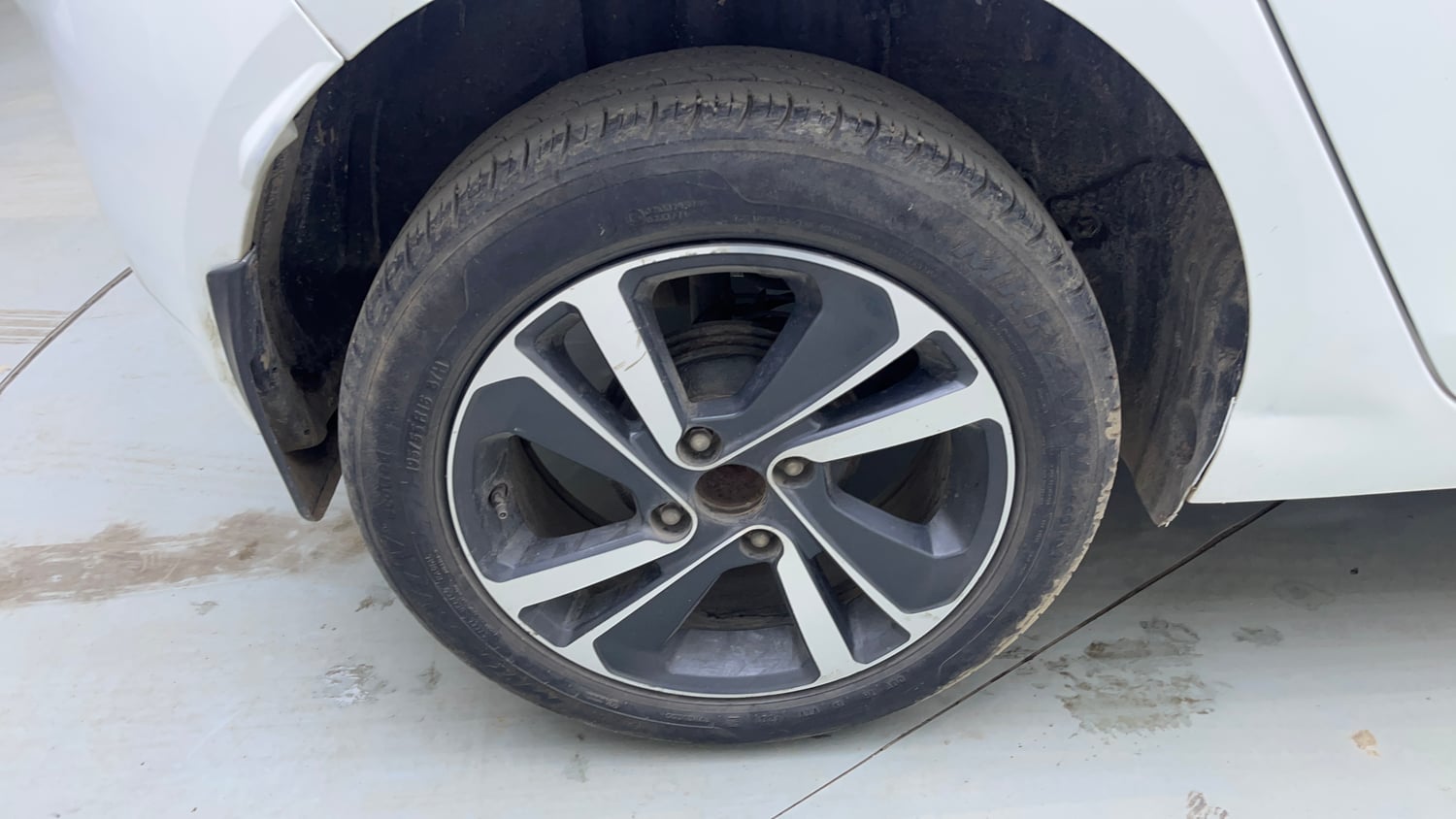 Used 2022 Tata Altroz XZ Petrol Petrol Manual tyres RIGHT REAR TYRE RIM VIEW