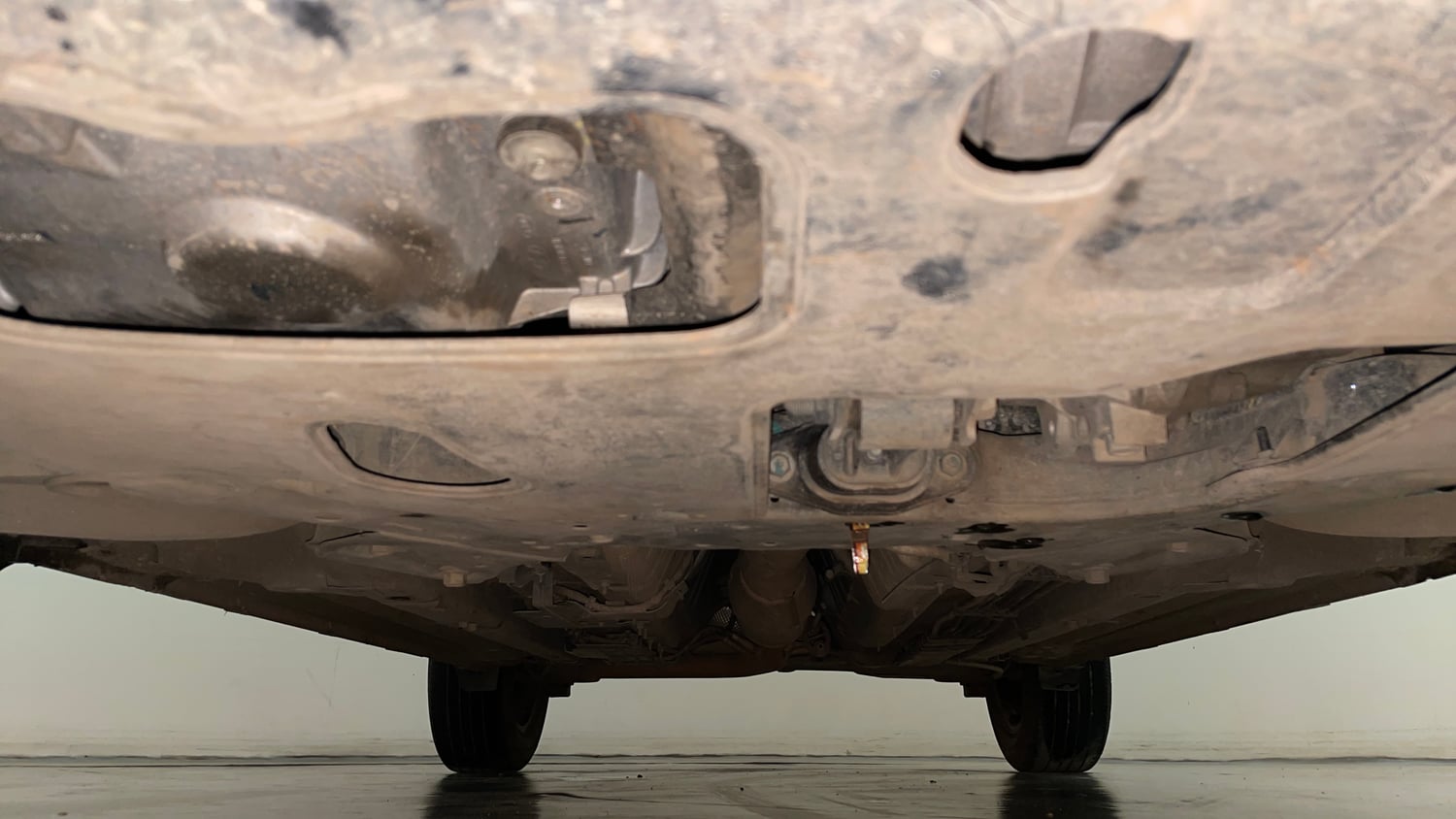 Used 2023 Hyundai Venue SX 1.5 CRDi Diesel Manual extra FRONT LEFT UNDERBODY VIEW