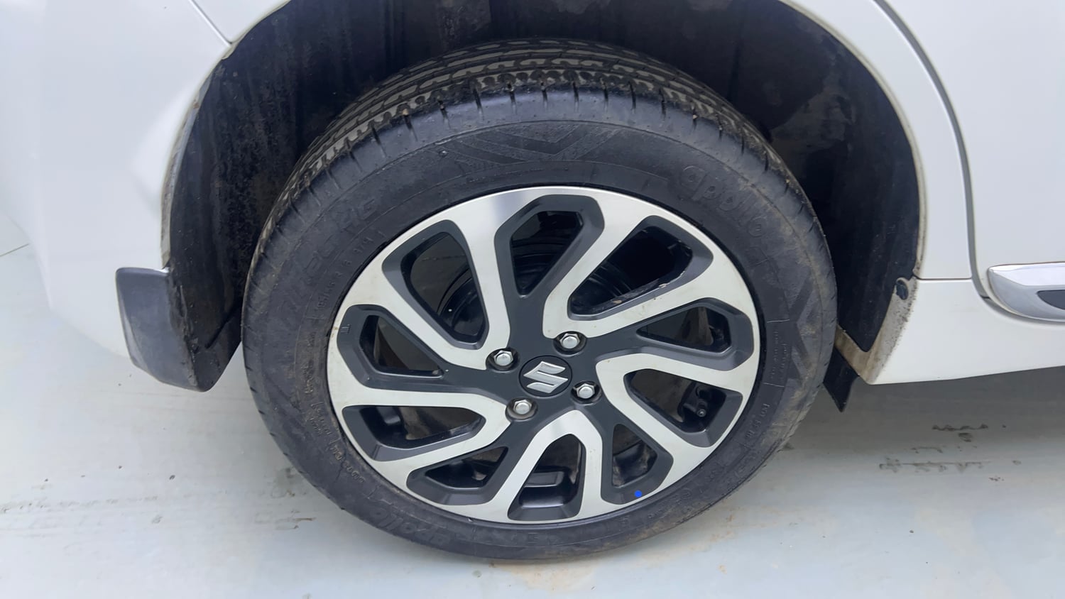Used 2024 Maruti Suzuki Baleno Alpha MT Petrol Manual tyres RIGHT REAR TYRE RIM VIEW