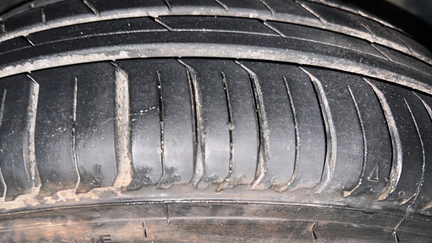 Used 2022 Renault Triber RXZ EASY-R AMT Petrol Automatic tyres RIGHT FRONT TYRE TREAD VIEW