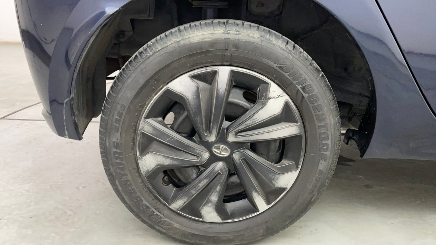 Used 2021 Tata Tiago XT Petrol Manual tyres RIGHT REAR TYRE RIM VIEW