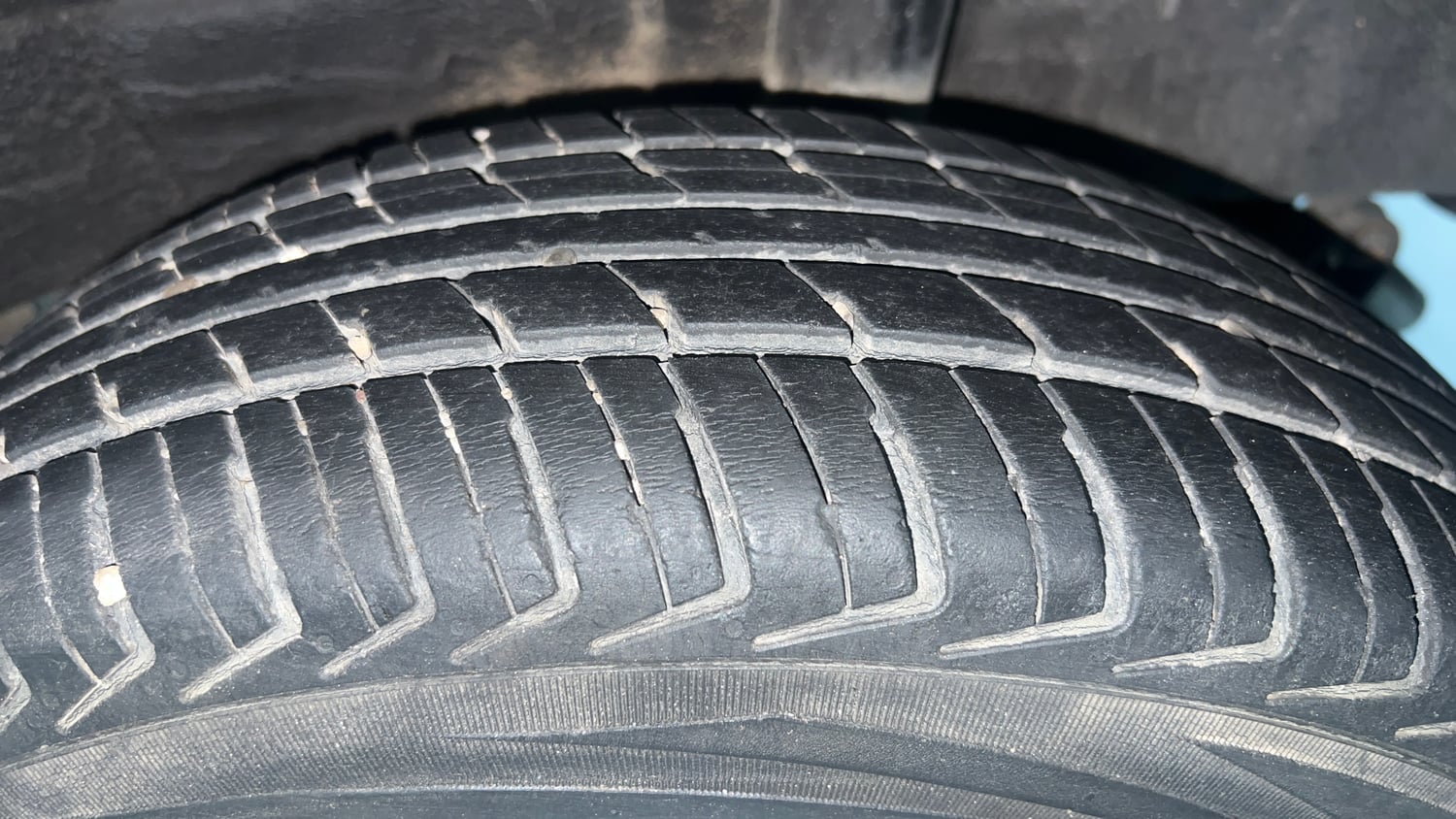 Used 2018 Renault Kwid RXT Opt Petrol Manual tyres LEFT REAR TYRE TREAD VIEW