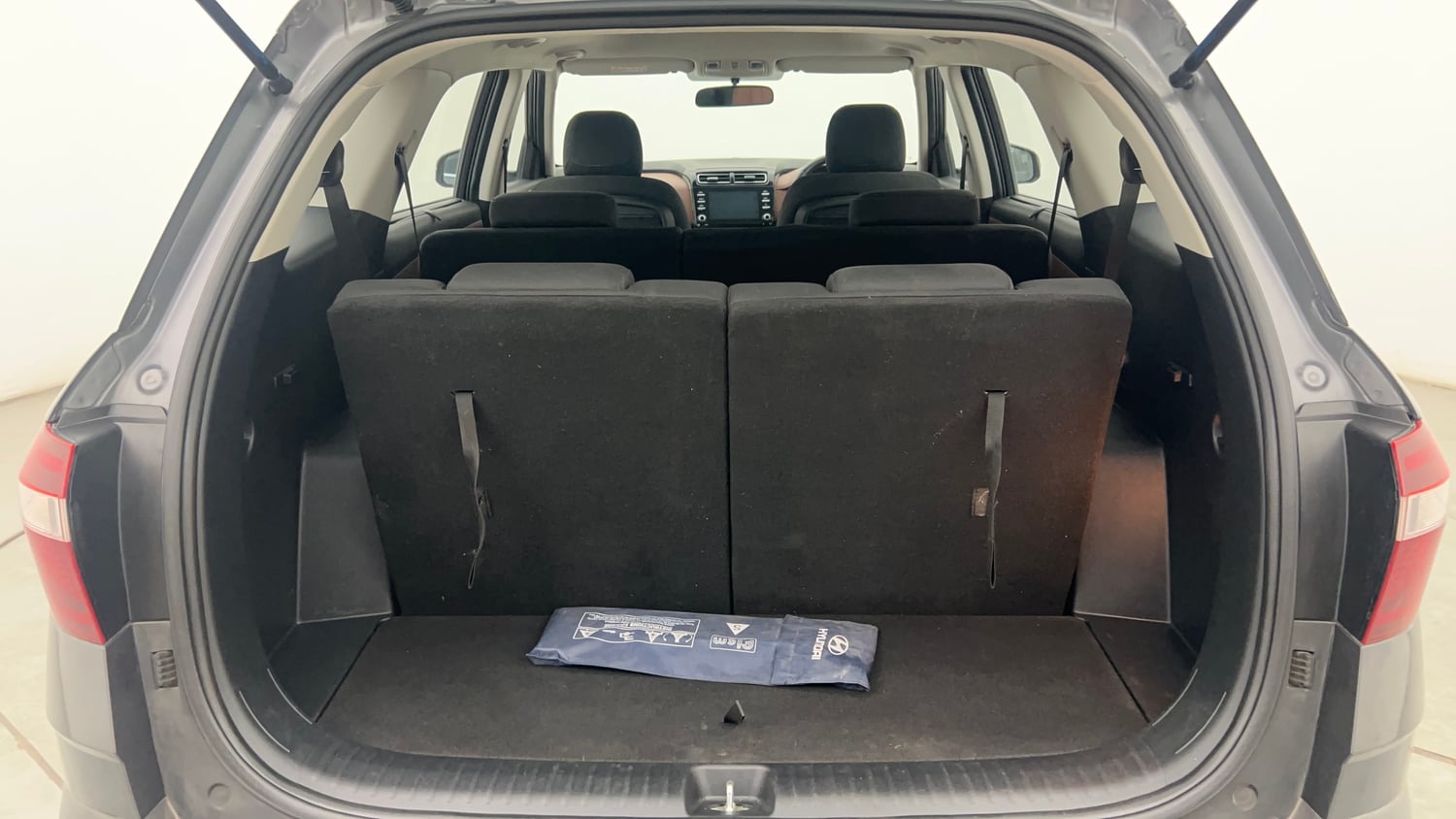 Used 2022 Hyundai Alcazar Prestige 7 STR 2.0 Petrol Petrol Manual interior DICKY INSIDE VIEW