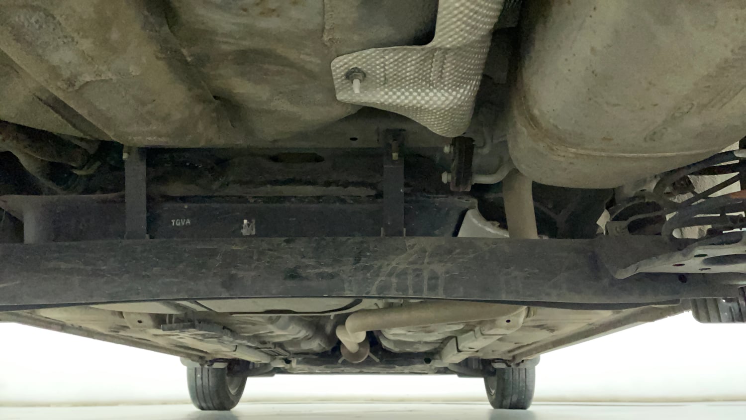 Used 2024 Hyundai Aura SX 1.2 (O) Petrol Petrol Manual extra REAR UNDERBODY VIEW (TAKEN FROM REAR)
