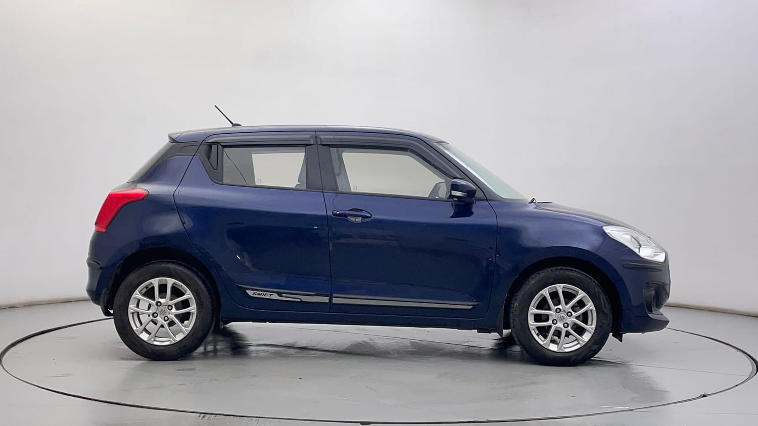 Used 2021 Maruti Suzuki Swift ZXi Petrol Manual exterior RIGHT SIDE VIEW