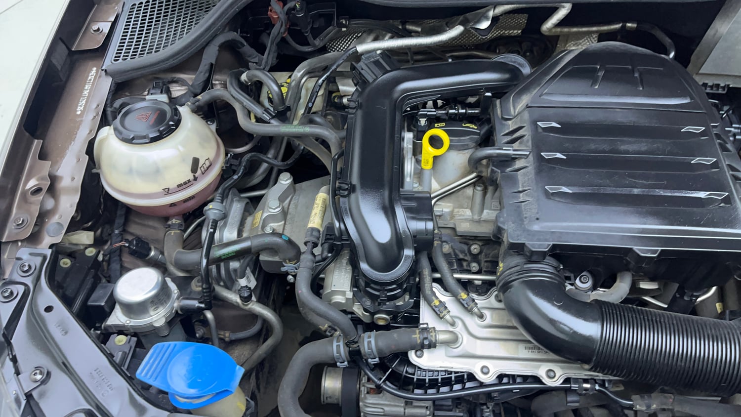 Used 2021 Volkswagen Polo Highline Plus 1.0L TSI Petrol Manual engine ENGINE RIGHT SIDE VIEW