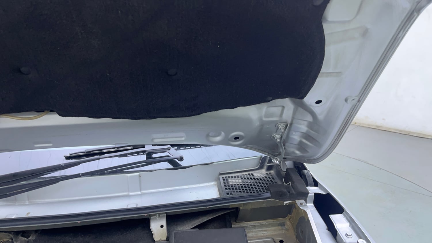 Used 2021 Renault Kwid RXT 1.0 Opt Petrol Manual engine ENGINE LEFT SIDE HINGE & APRON VIEW