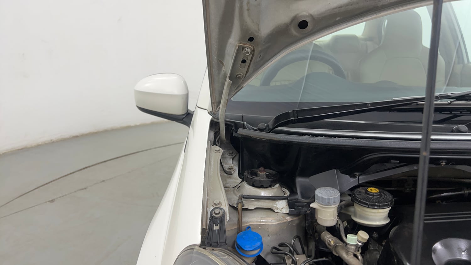 Used 2013 Honda Amaze 1.5 S i-DTEC Diesel Manual engine ENGINE RIGHT SIDE HINGE & APRON VIEW