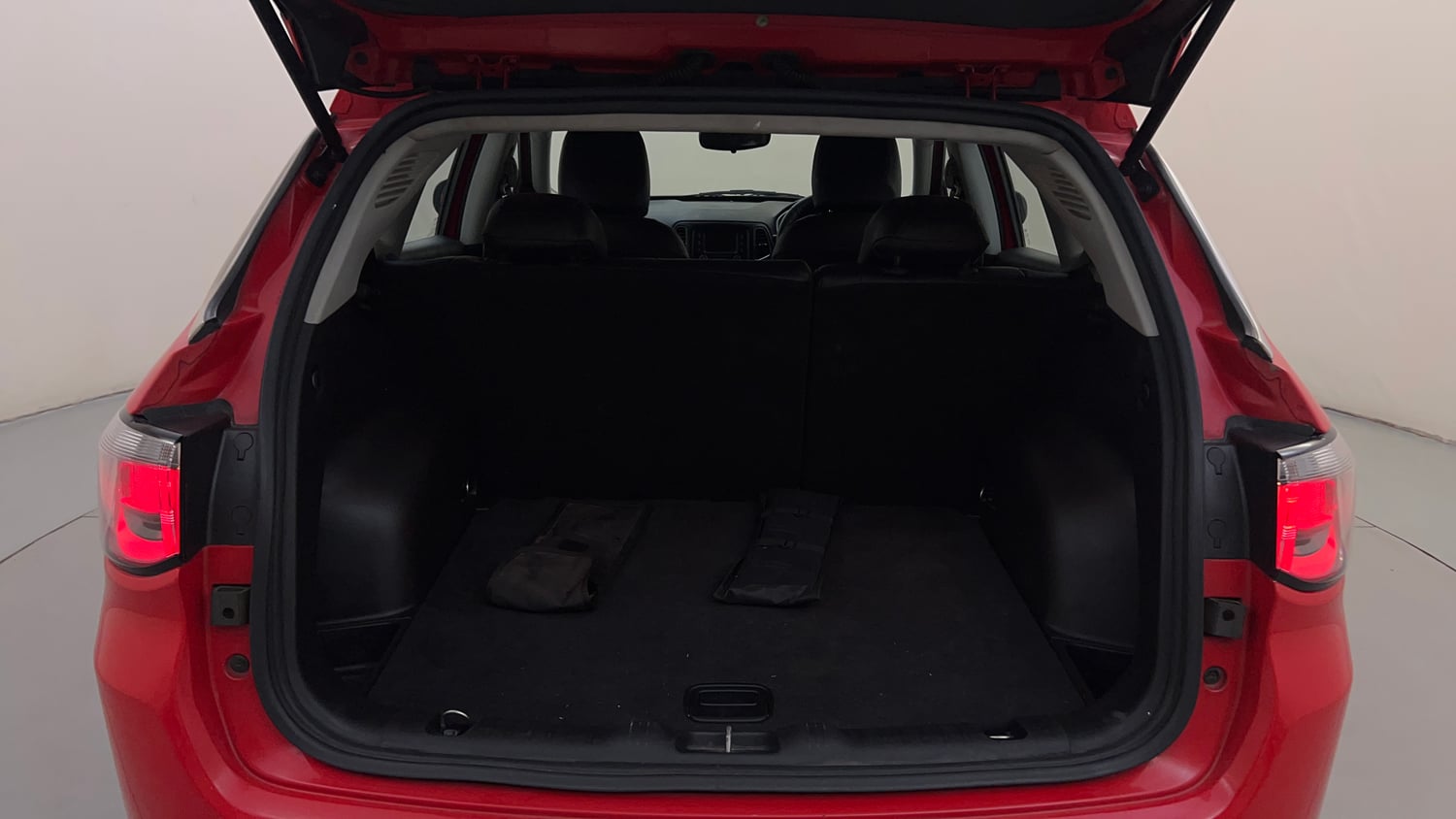 Used 2018 Jeep Compass Sport 2.0 Diesel Diesel Manual interior DICKY INSIDE VIEW