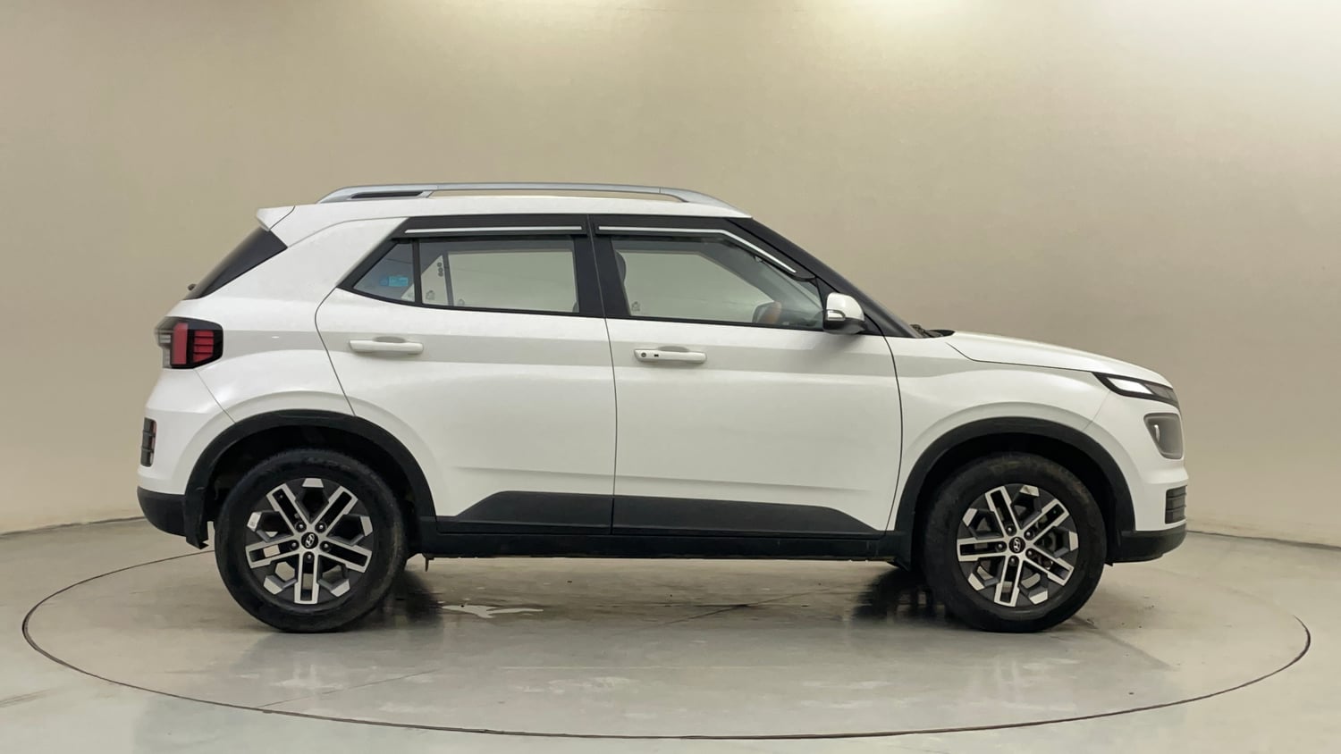 Used 2023 Hyundai Venue SX 1.5 CRDi Diesel Manual exterior RIGHT SIDE VIEW