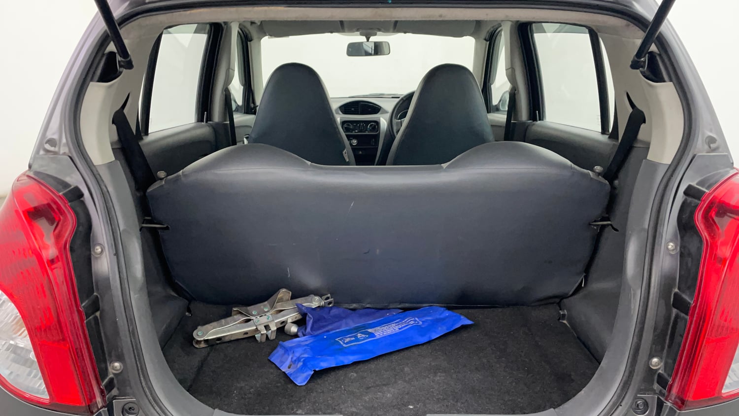 Used 2016 Maruti Suzuki Alto 800 Lxi Petrol Manual interior DICKY INSIDE VIEW
