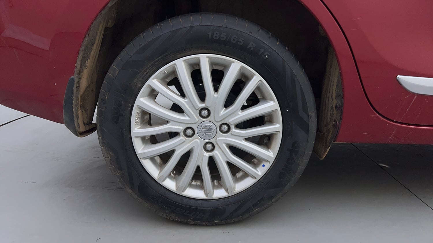 Used 2022 Maruti Suzuki Dzire ZXi AGS Petrol Automatic tyres RIGHT REAR TYRE RIM VIEW