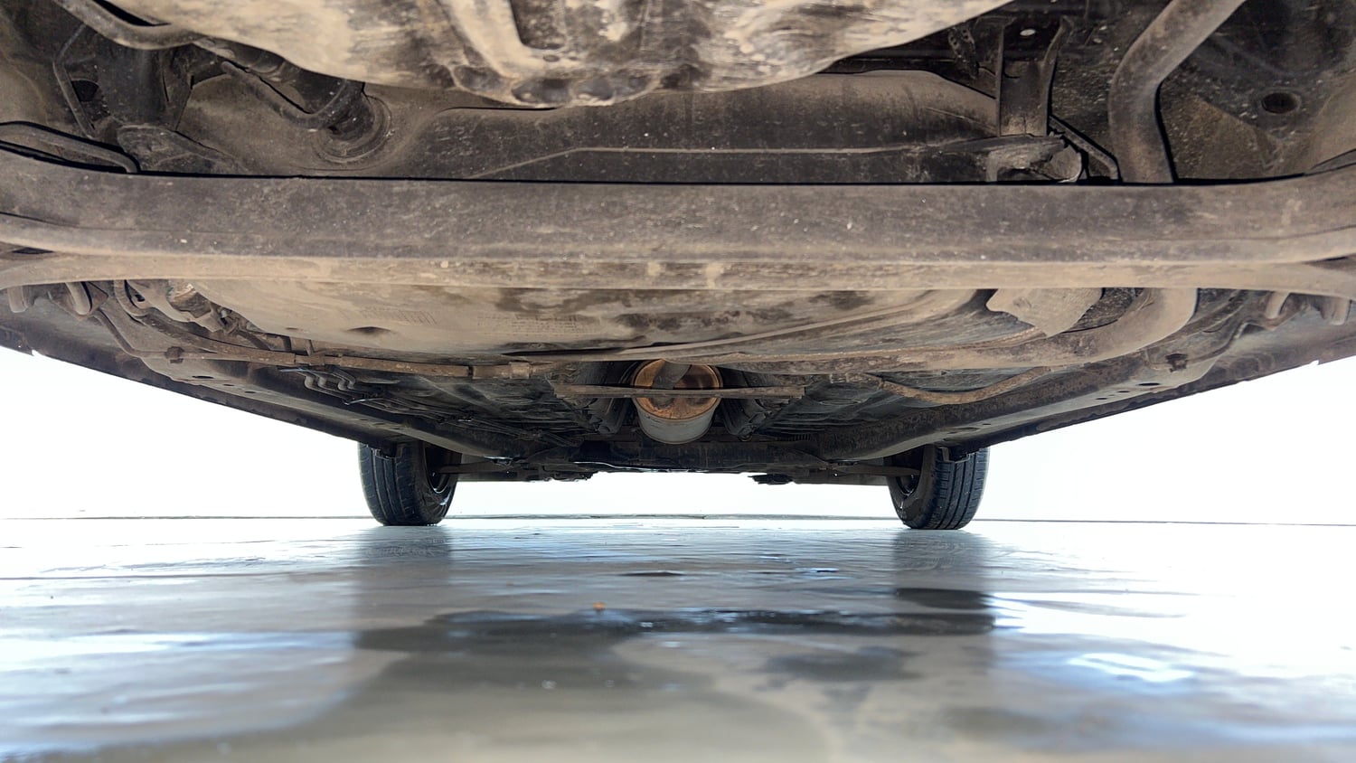 Used 2018 Maruti Suzuki Swift VXi AMT Petrol Automatic extra REAR UNDERBODY VIEW (TAKEN FROM REAR)