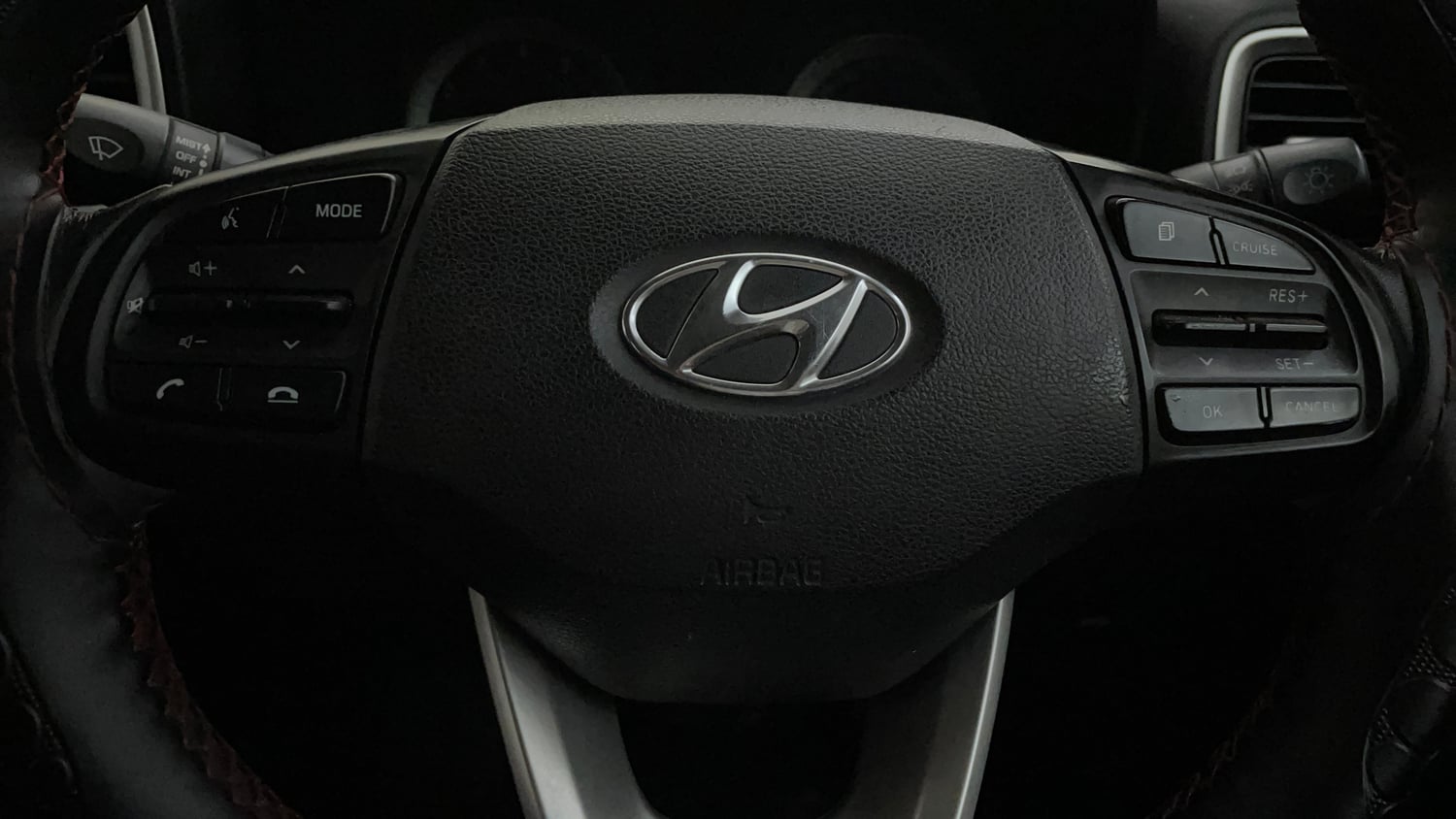 Used 2019 Hyundai Venue SX Plus 1.0 Turbo DCT Petrol Automatic top_features Airbags