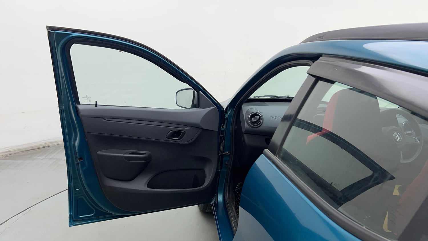 Used 2022 Renault Kwid RXT 1.0 AMT (O) Petrol Automatic interior LEFT FRONT DOOR OPEN VIEW