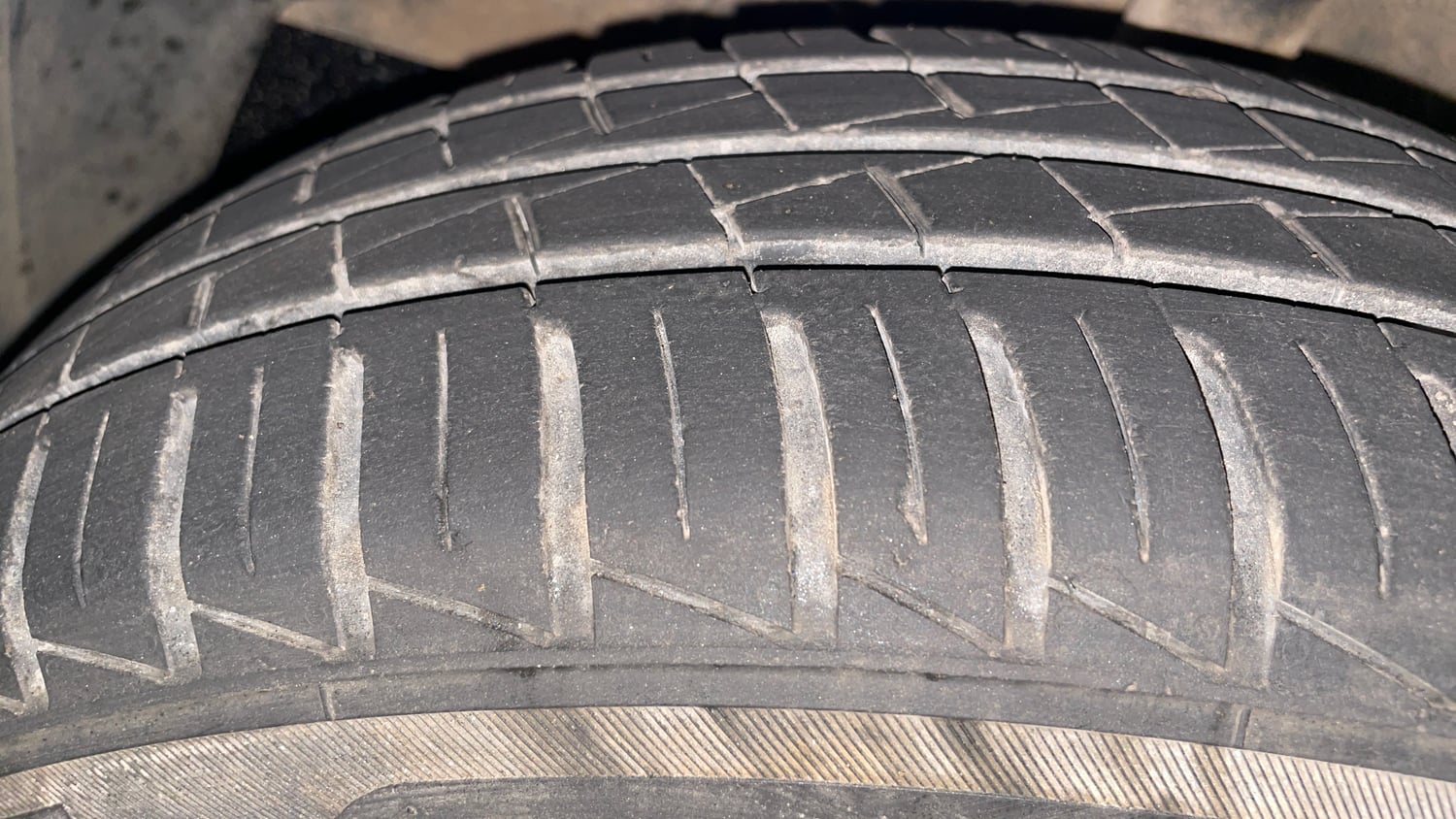 Used 2022 Hyundai Grand i10 Nios Sportz AMT 1.2 Kappa VTVT Petrol Automatic tyres LEFT FRONT TYRE TREAD VIEW