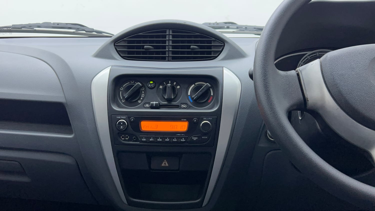 Used 2013 Maruti Suzuki Alto 800 Vxi Petrol Manual interior MUSIC SYSTEM & AC CONTROL VIEW