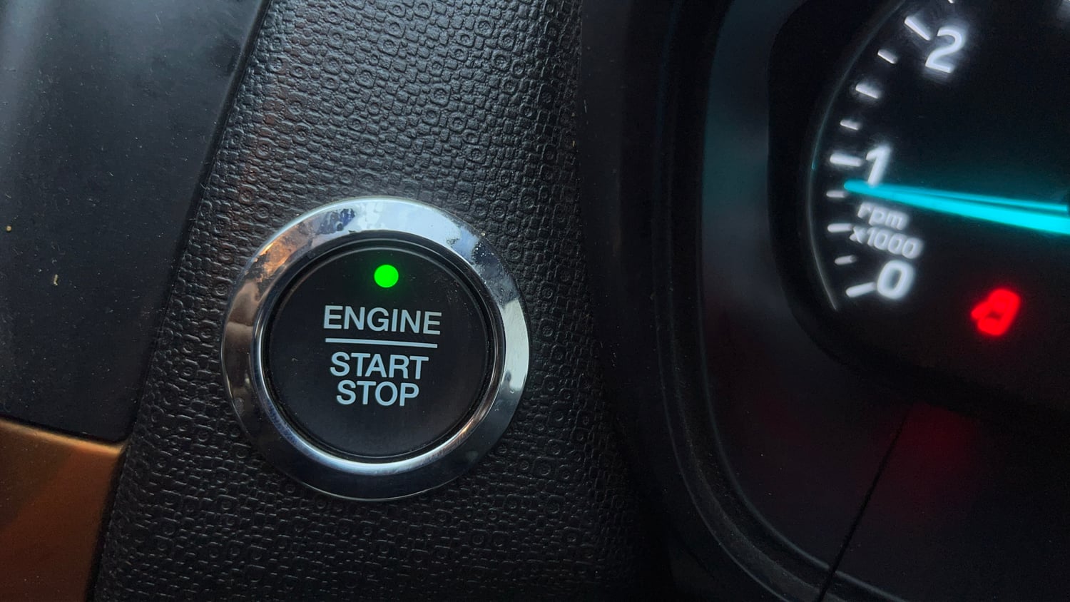 Used 2020 Ford EcoSport S MT 1.5 Ti-VCT Petrol Manual top_features Keyless start
