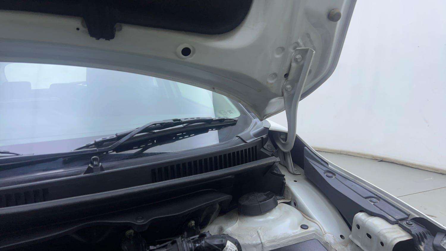 Used 2024 Maruti Suzuki Baleno Alpha MT Petrol Manual engine ENGINE LEFT SIDE HINGE & APRON VIEW