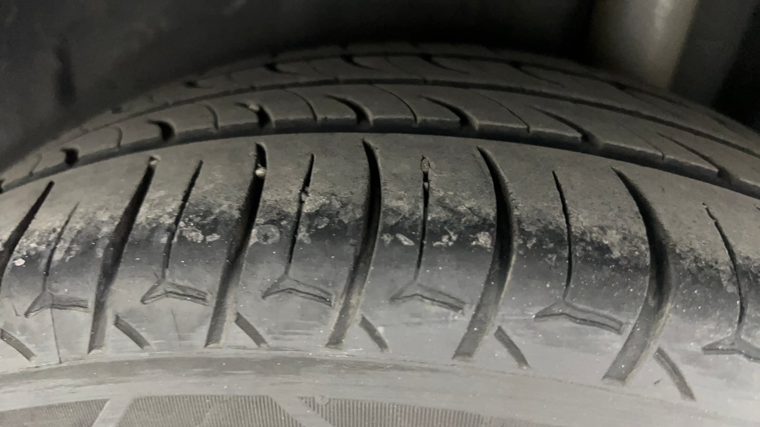 Used 2017 Ford Figo Titanium 1.2 Ti-VCT Petrol Manual tyres LEFT REAR TYRE TREAD VIEW