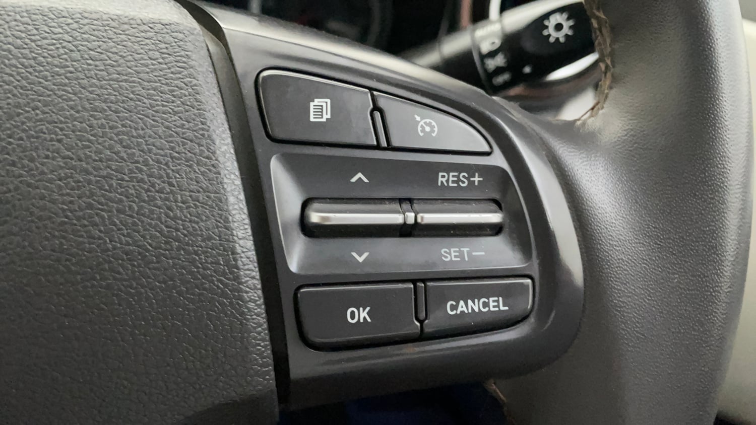 Used 2024 Hyundai Aura SX 1.2 (O) Petrol Petrol Manual top_features Cruise control