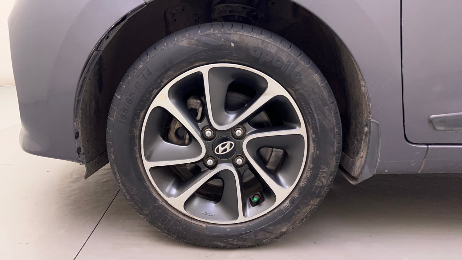Used 2017 Hyundai Grand i10 Sportz (O) AT 1.2 Kappa VTVT Petrol Automatic tyres LEFT FRONT TYRE RIM VIEW