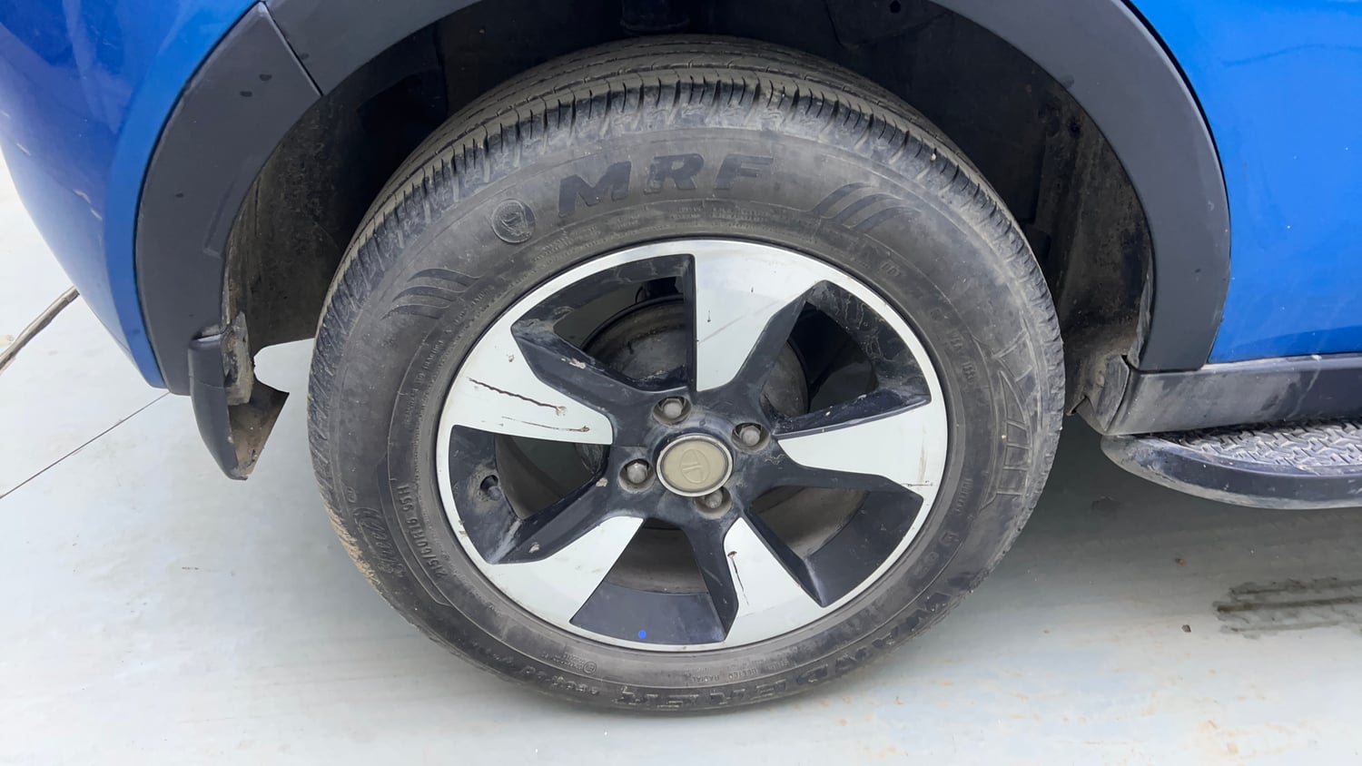 Used 2018 Tata Nexon XZA Plus Diesel Diesel Automatic tyres RIGHT REAR TYRE RIM VIEW