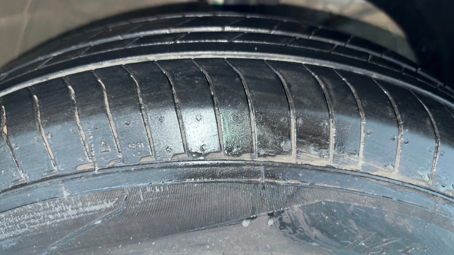Used 2023 Maruti Suzuki Swift LXi Petrol Manual tyres RIGHT FRONT TYRE TREAD VIEW