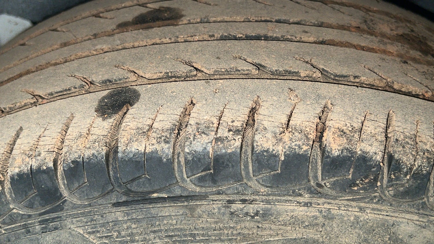 Used 2017 Ford EcoSport Ambiente 1.5L Ti-VCT Petrol Manual tyres LEFT REAR TYRE TREAD VIEW